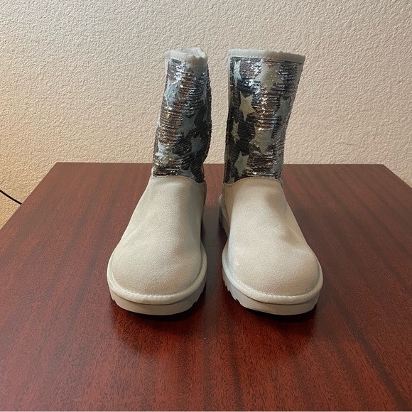 NWOT UGG Classic Short Sequin Stars Boot - Picture 5 of 10